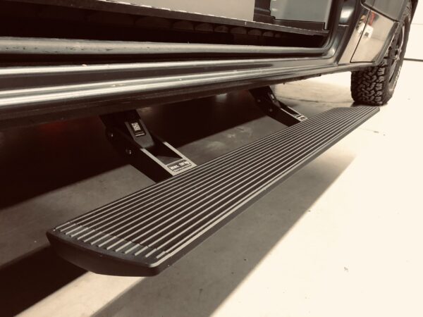 Elektrische-Trittstufe-Camper-Van-ELMAVANS-6