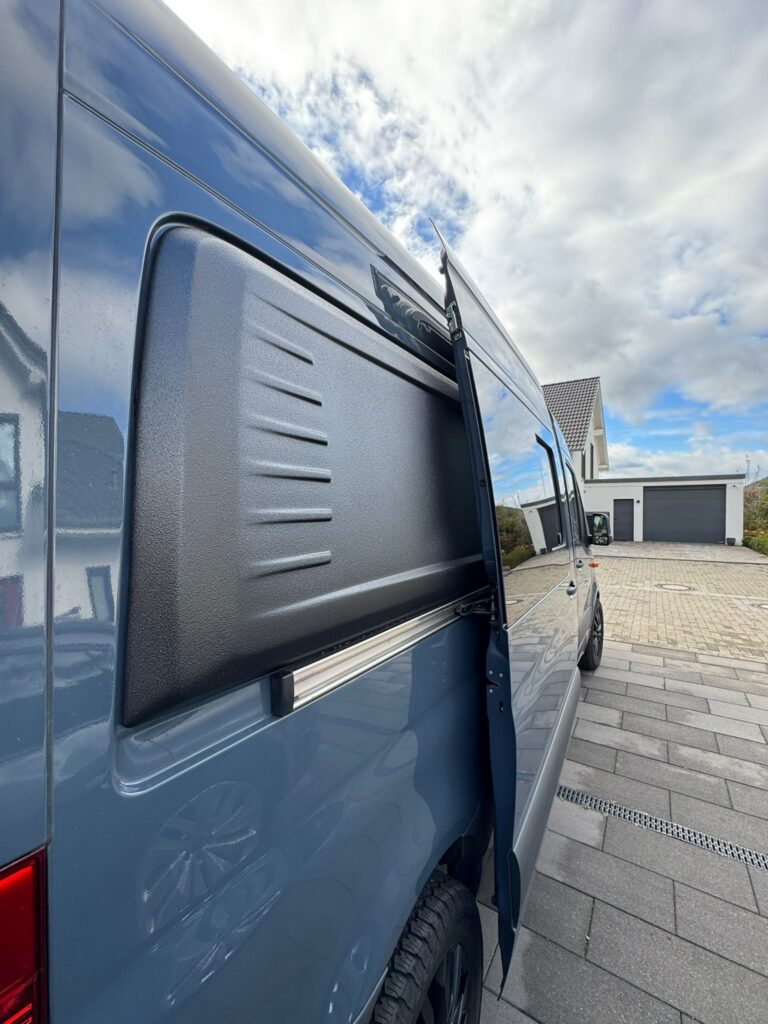 Desna stranska poširitev (side pods ) za Sprinter od 2006 do 2025 906,907,910/ Crafter od letnika 2006 do 2016